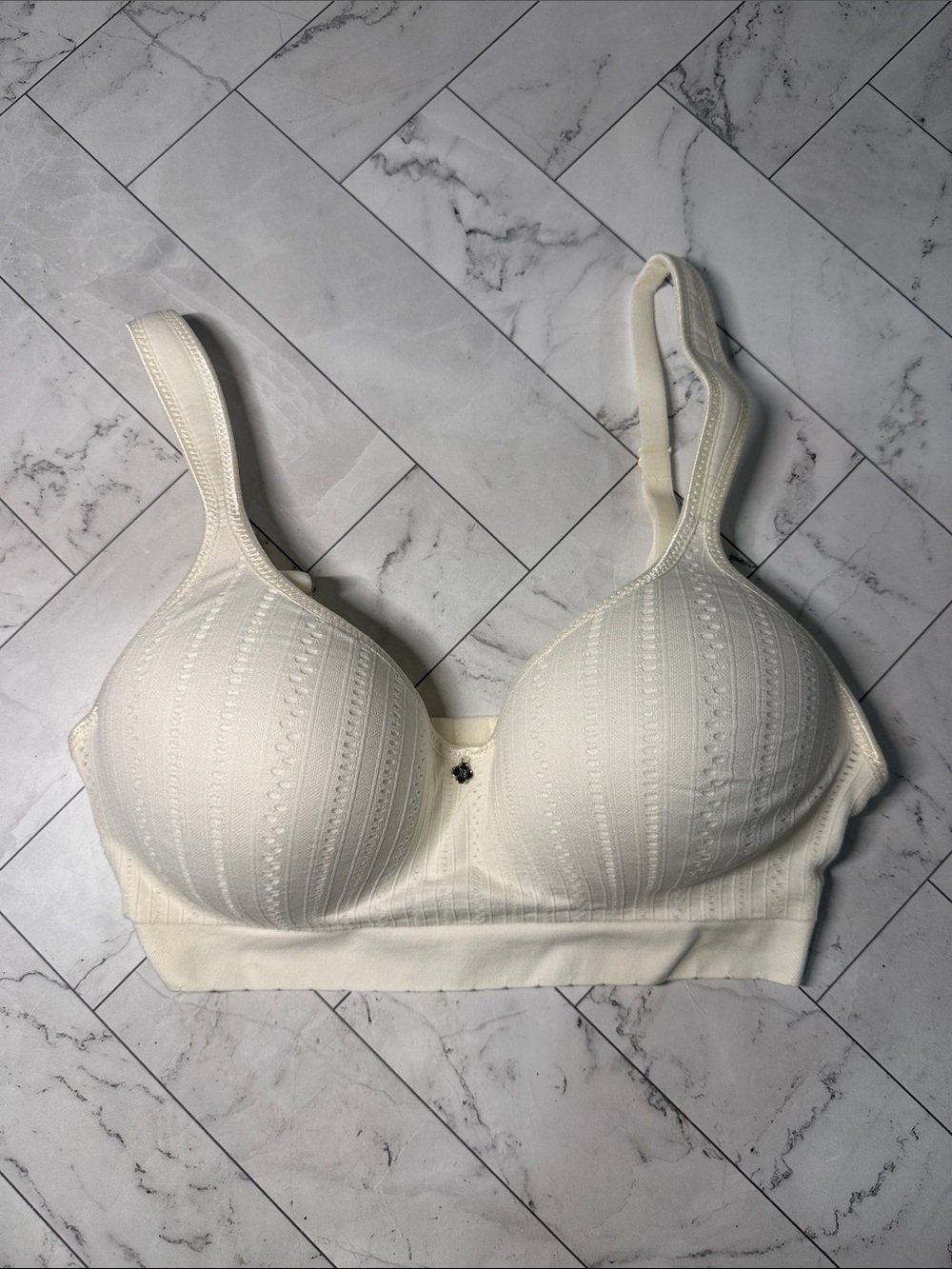 Breezies Seamless Pointelle Wirefree T-Shirt Bra 36B